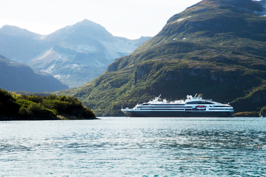 ponant-sistership-exterior