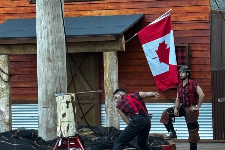 amazing-lumberjack-show