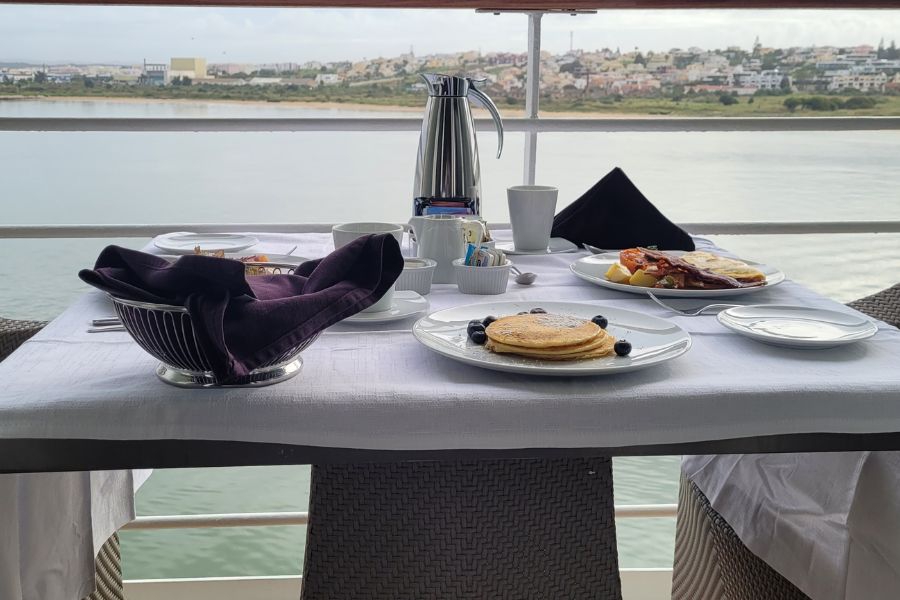 breckfast-on-board-azamara