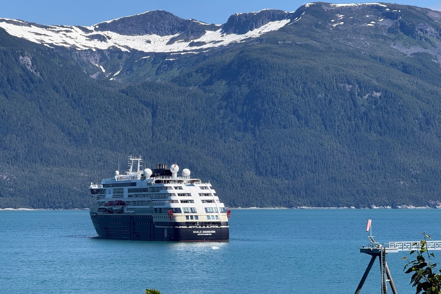 HX Expeditions Roald Amundsen