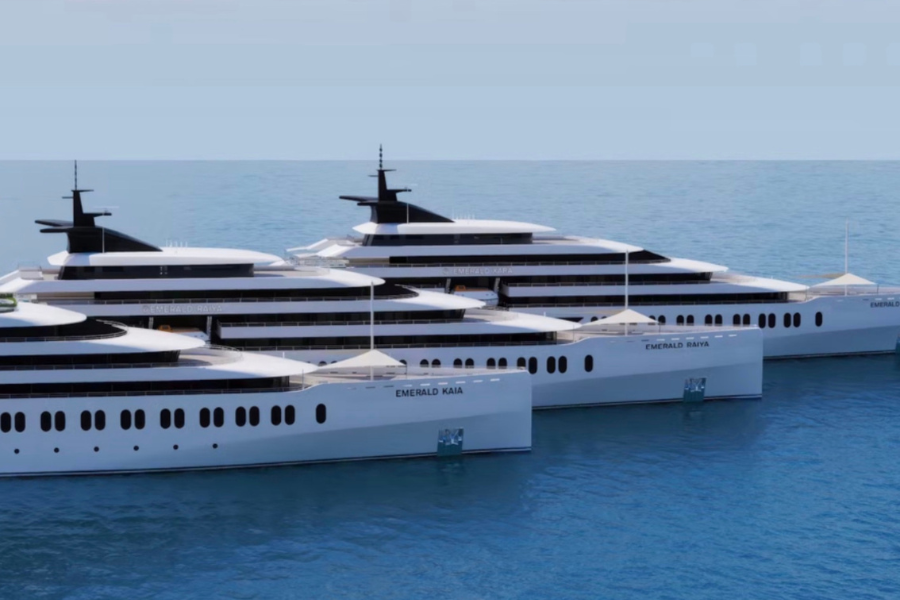 emerald-yacht-trio