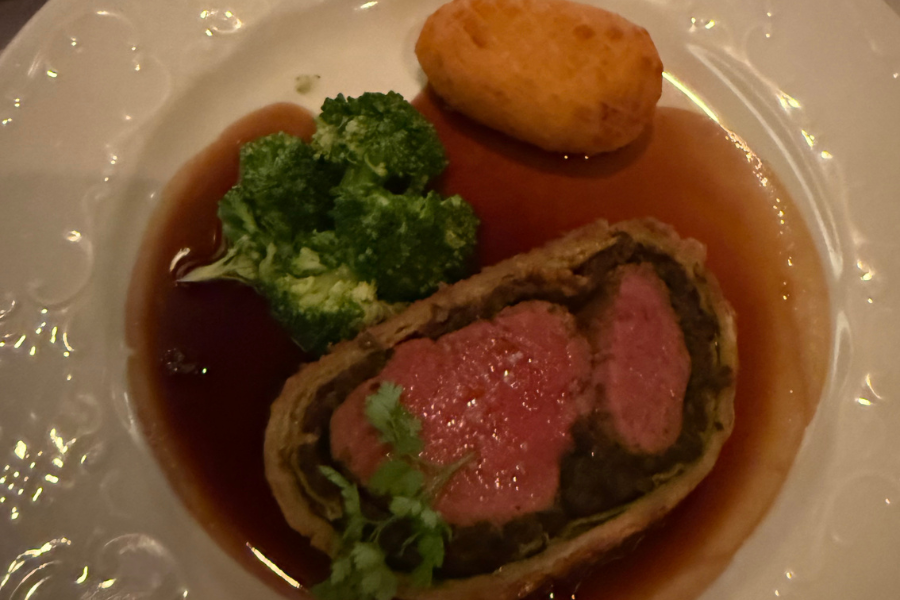 crystal-serenity-supper-club-beef-wellington