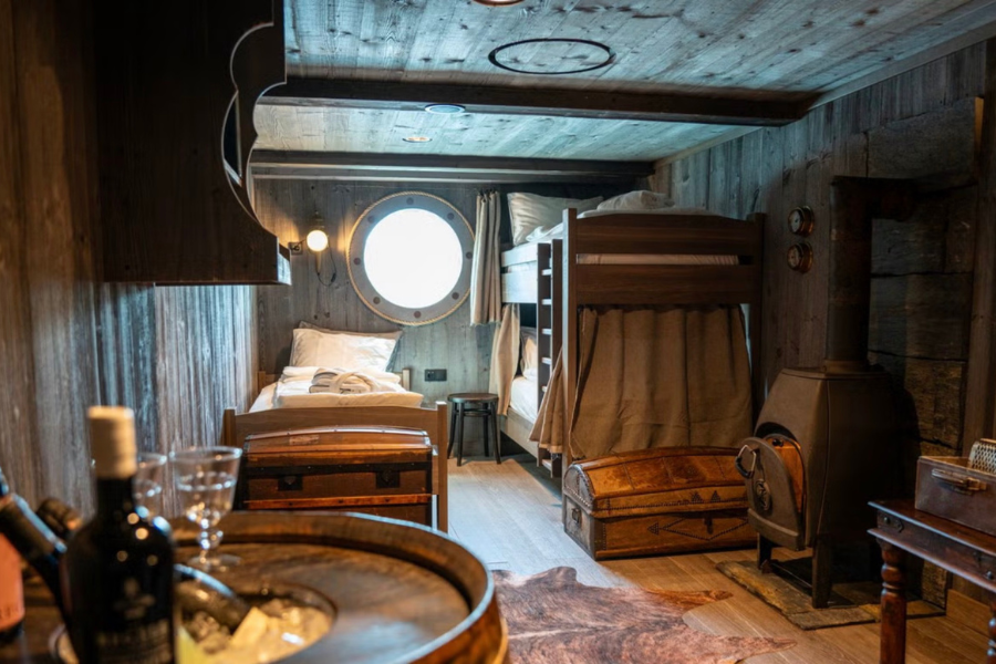 hx-expeditions-1896-cabin-2