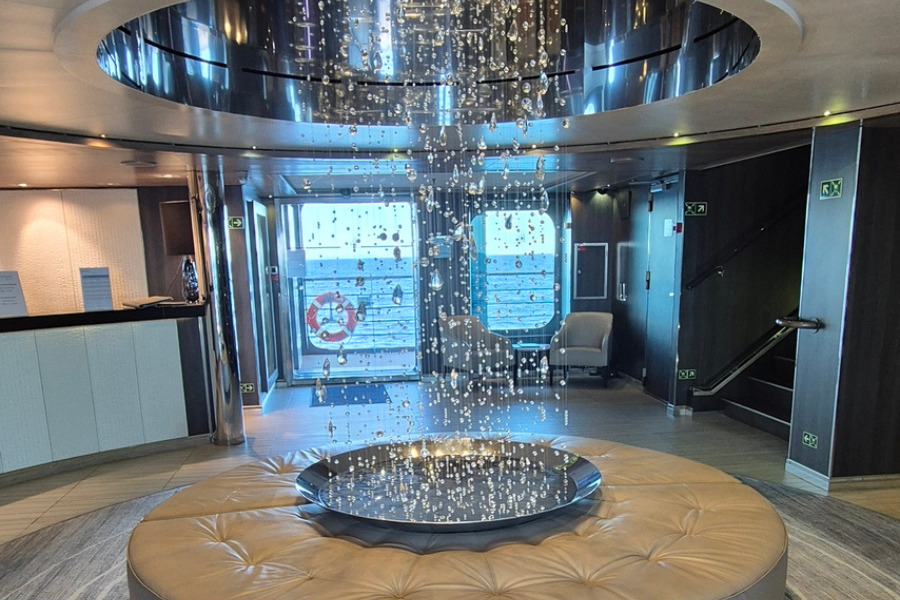 ponant-l'austral-lobby