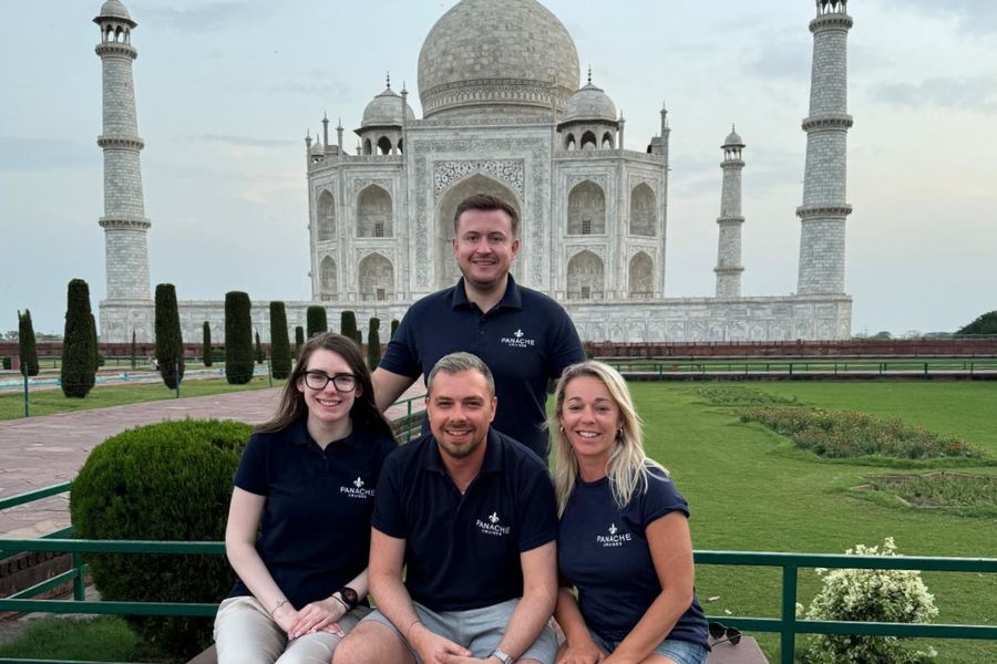 panache-team-and-the-taj-mahal-india