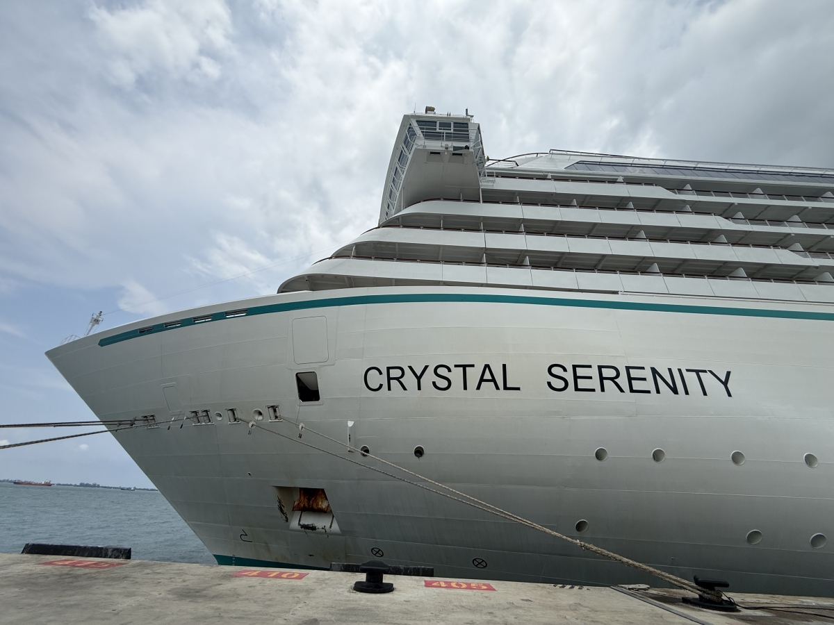 crystal-serenity-exterior-2
