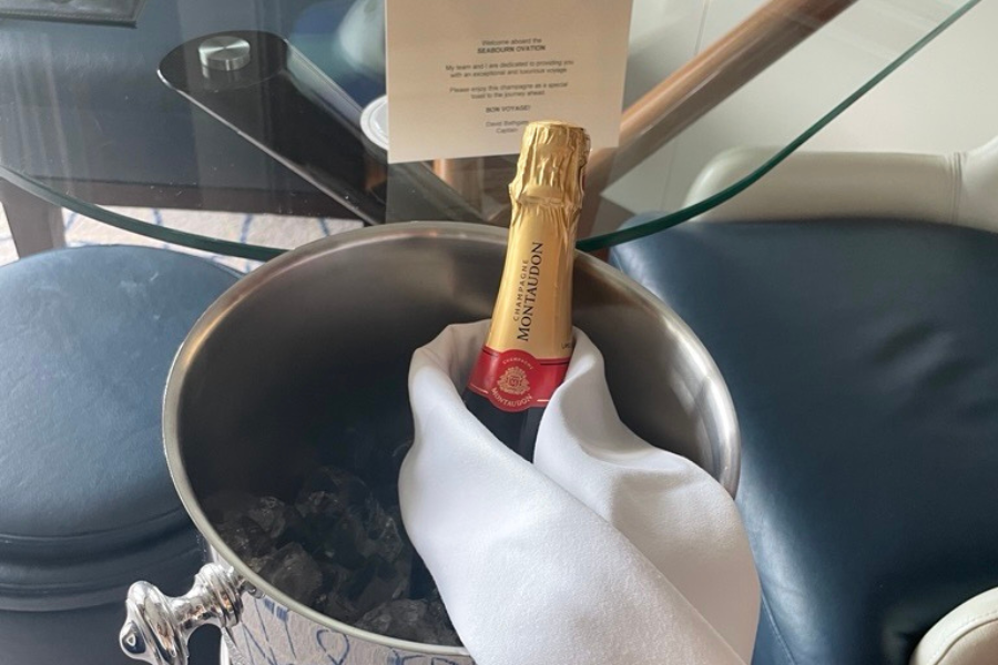 seabourn-welcome-champagne