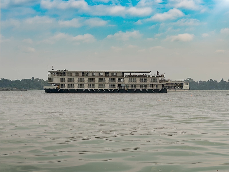 Uniworld Ganges Voyager II in the Ganges