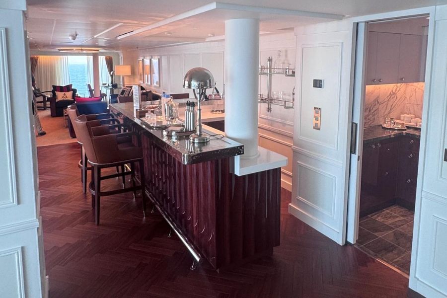 Owners Suite Bar