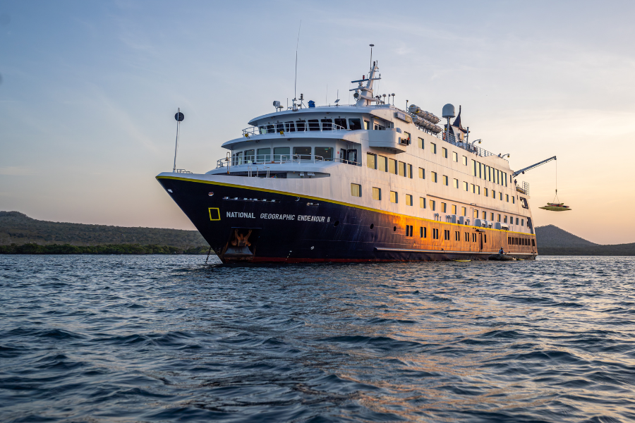 lindblad-expeditions-ng-endeavour-2-exterior
