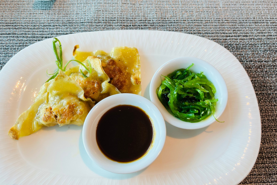 celebrity-ascent-food-02