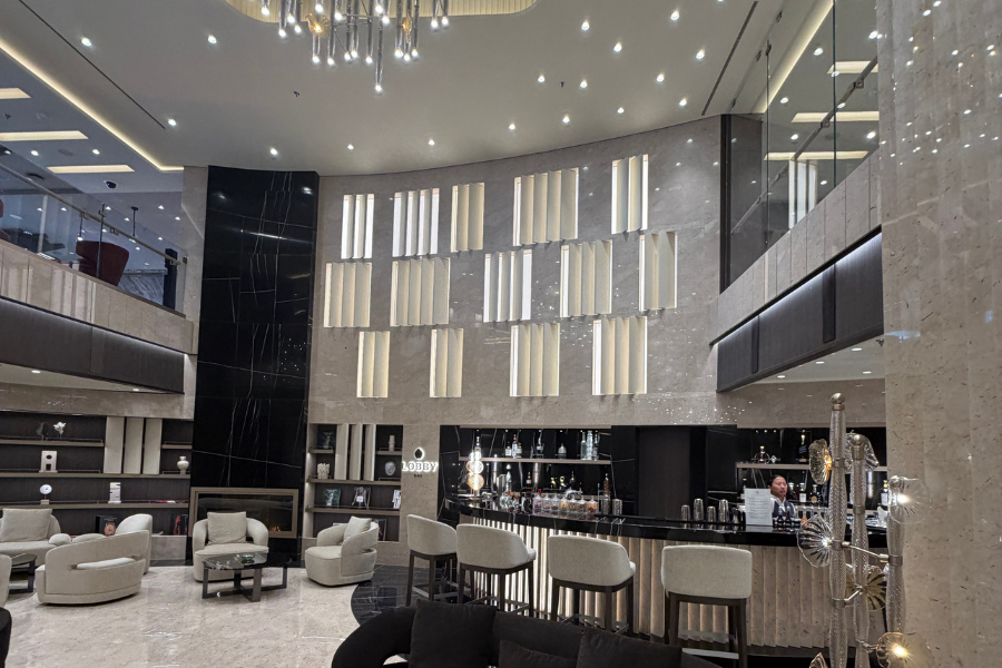 explora-iii-lobby-bar