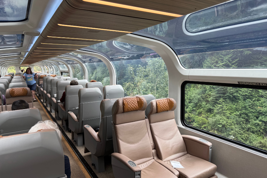interior-rocky-mountaineer